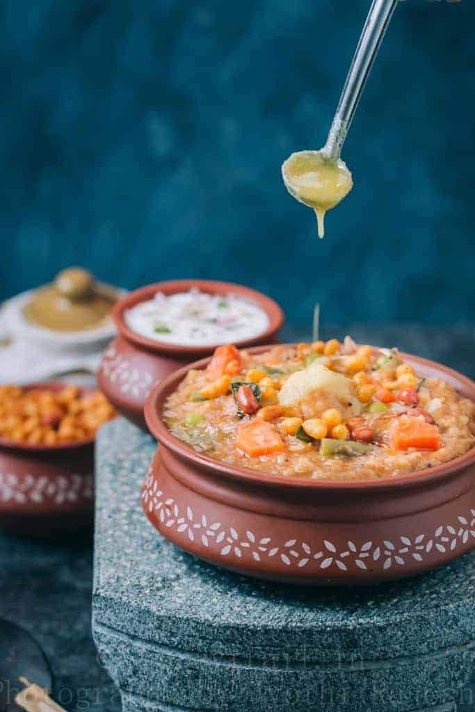 bisi bele bath recipe served in earthen pots