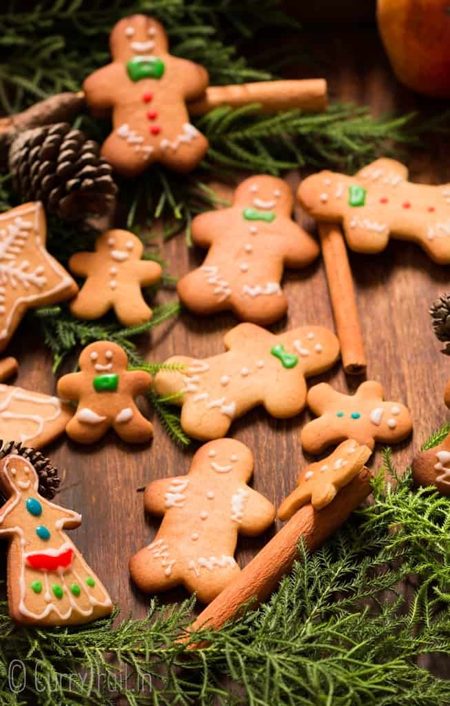 different sized gingerbread man cookies on wooden tray