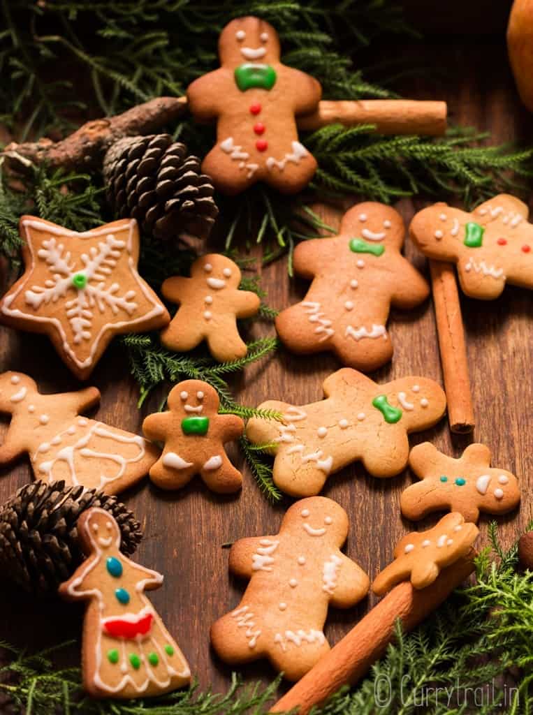 different sized gingerbread man cookies on wooden tray