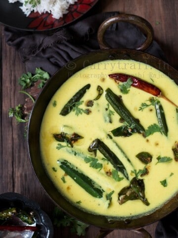 bhindi kadhi in pan