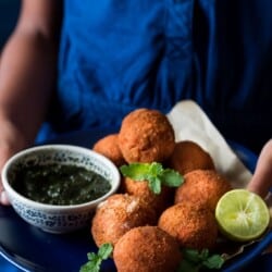 cheesy garlic chicken balls with mint sauce