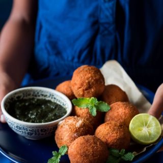 Cheesy Garlic Chicken Balls Recipe Chicken Cheese Balls Currytrail