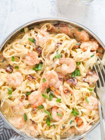 Garlic Shrimp Pasta in Creamy Sauce In a Pan