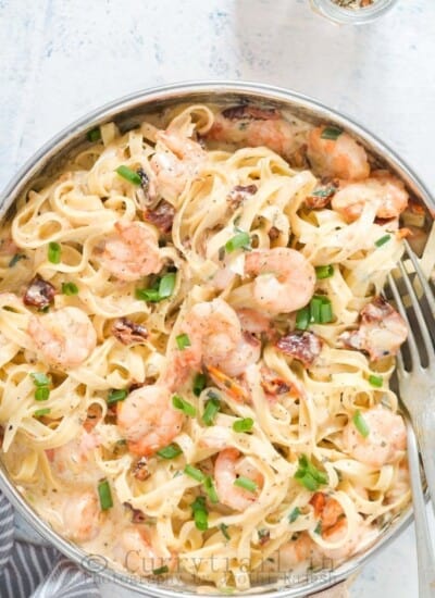 Garlic Shrimp Pasta in Creamy Sauce In a Pan