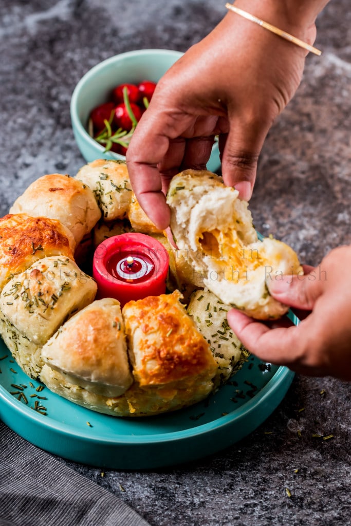 cheesy garlic and herb pull apart bread cheese stuffing