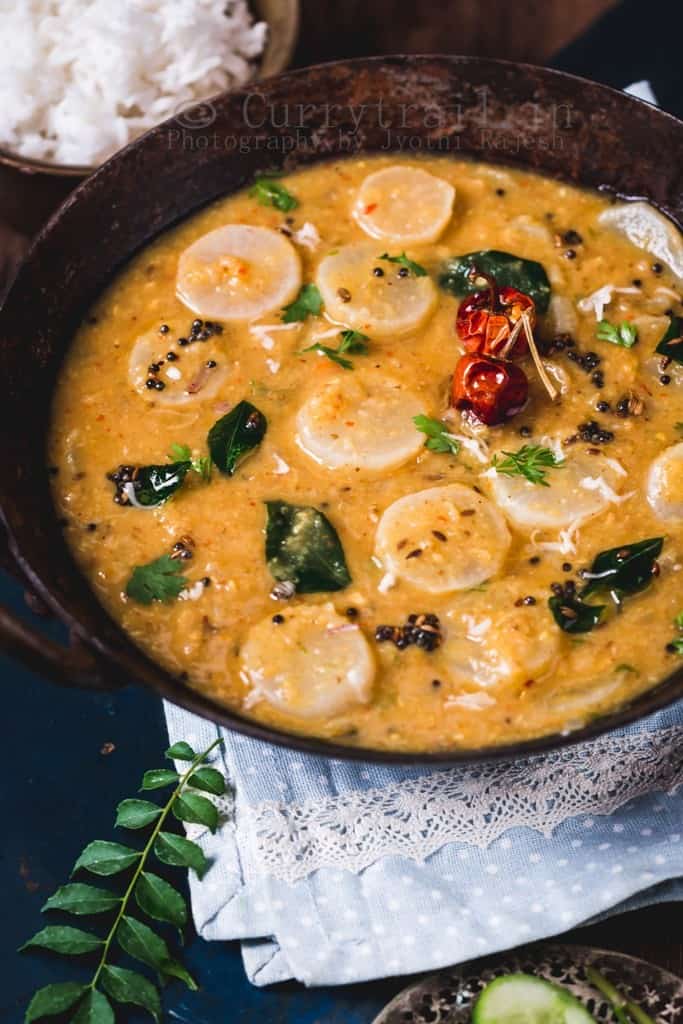 Arachuvita Moolungi Sambar