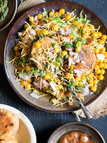 aloo tikki chaat served with chutney on sides