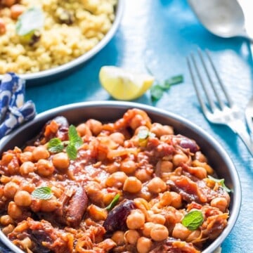 chickpea tagine with dates in black bowl