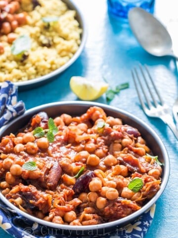 chickpea tagine with dates in black bowl