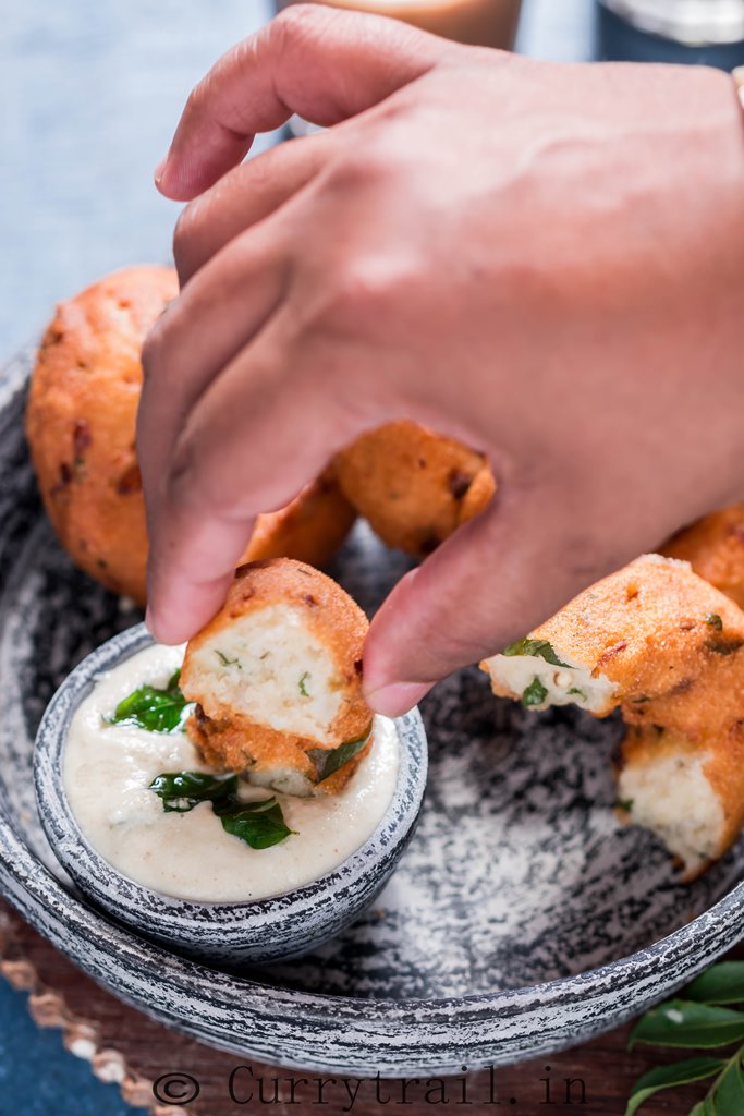 Instant Rava Vada dipped in coconut chutney