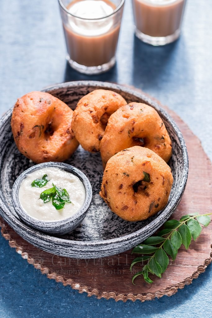 Instant Rava Vada with coconut chutney