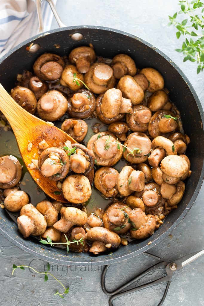 Garlic Thyme Roasted Mushrooms