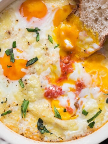 Italian baked eggs with bread