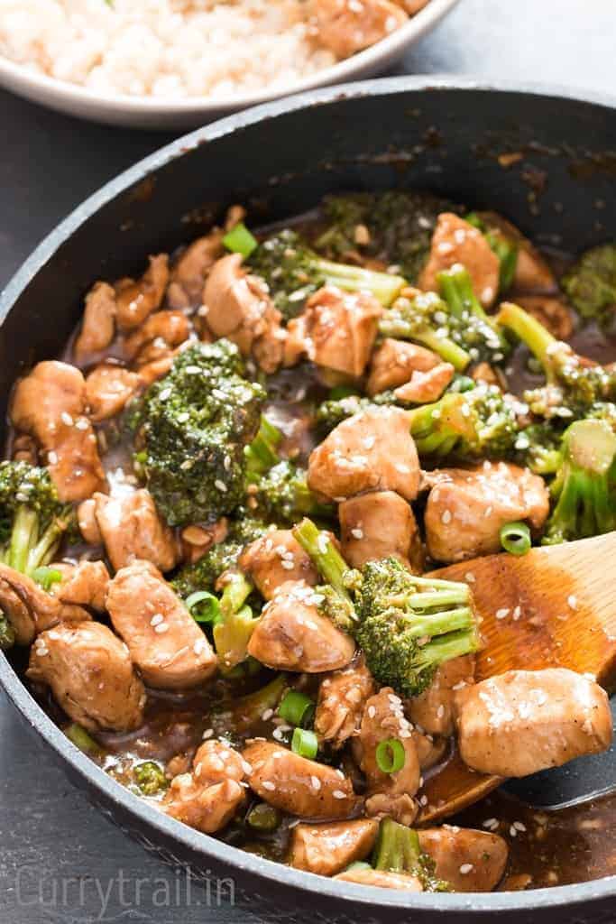 easy 15 minutes chicken and broccoli stir fry skillet makes great healthy weeknight dinner