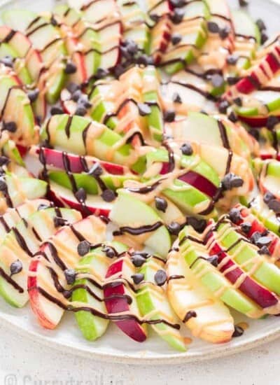 apple and peanut butter nachos sprinkled with choco chips