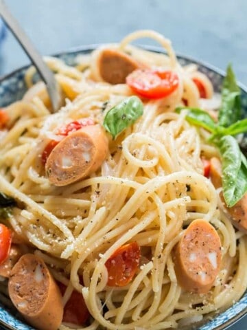 one pot pasta is life saver weeknight dinner. Everything, even the pasta gets cooked in the same pot