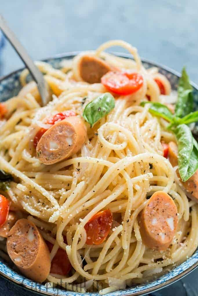 one pot pasta is life saver weeknight dinner. Everything, even the pasta gets cooked in the same pot