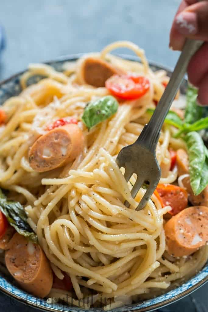 one pot pasta is life saver weeknight dinner. Everything, even the pasta gets cooked in the same pot