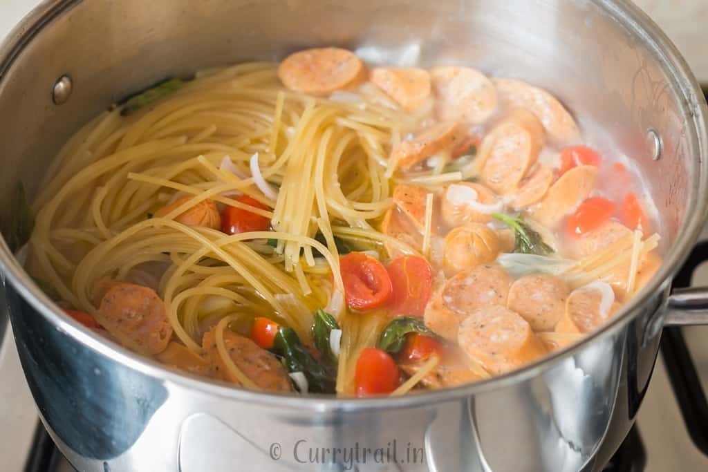 one pot pasta is life saver weeknight dinner. Everything, even the pasta gets cooked in the same pot