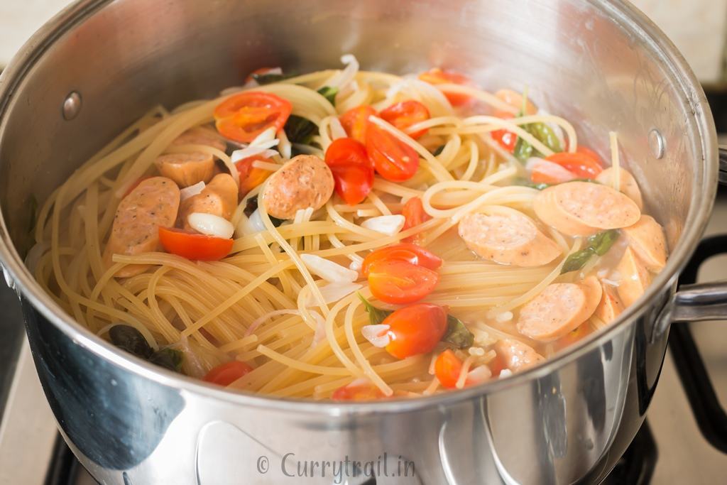 one pot pasta is life saver weeknight dinner. Everything, even the pasta gets cooked in the same pot