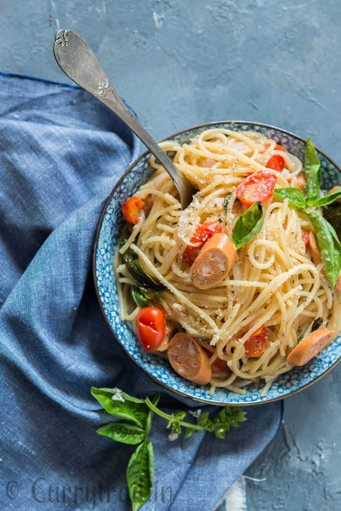 one pot pasta is life saver weeknight dinner. Everything, even the pasta gets cooked in the same pot