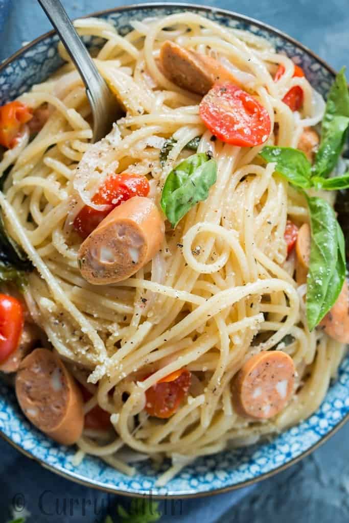 one pot pasta is life saver weeknight dinner. Everything, even the pasta gets cooked in the same pot