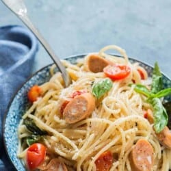 one pot pasta is life saver weeknight dinner. Everything, even the pasta gets cooked in the same pot