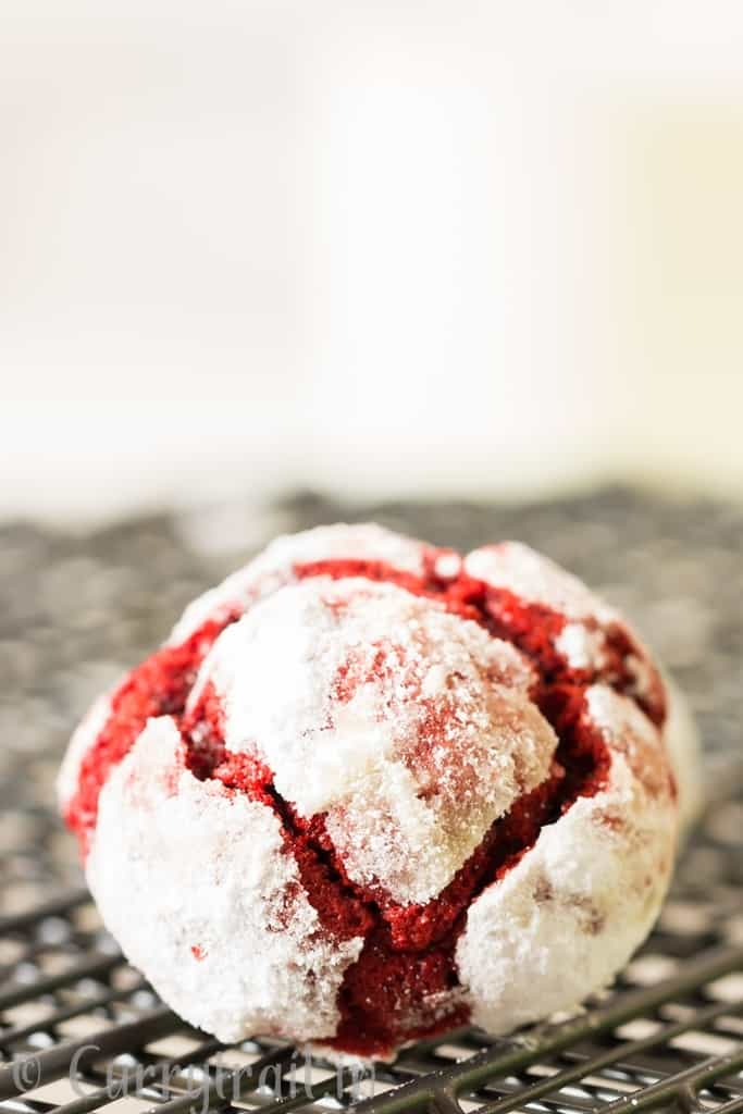 red velvet crinkle cookies lined on wired tray