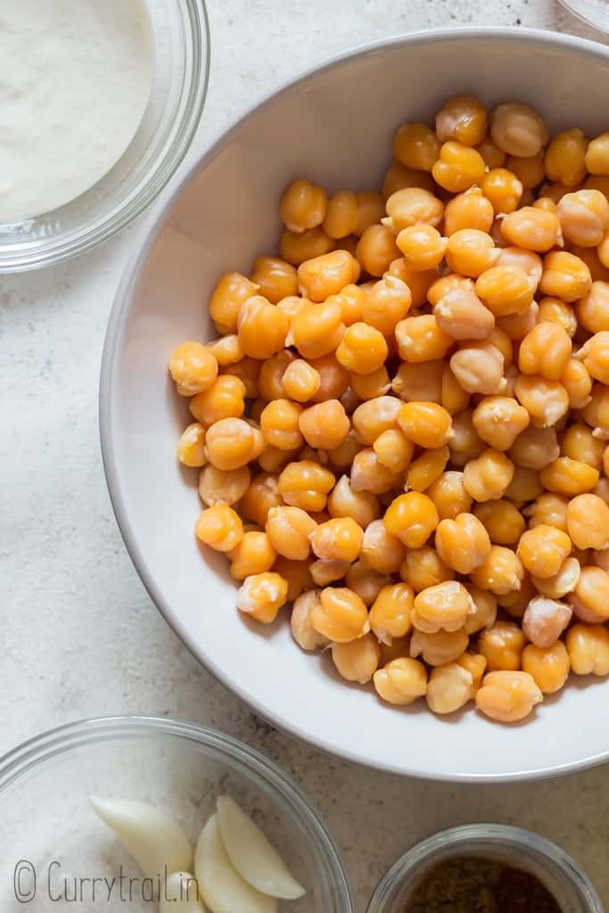 cooked chickpeas with skin skimmed off