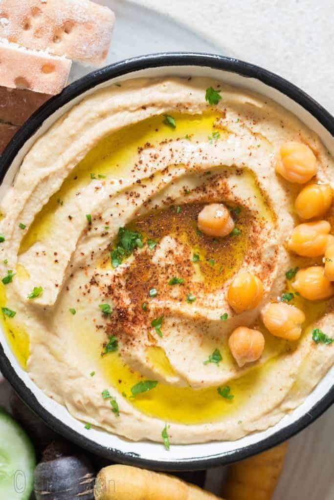 How To Make Hummus From Scratch (Video) - CurryTrail