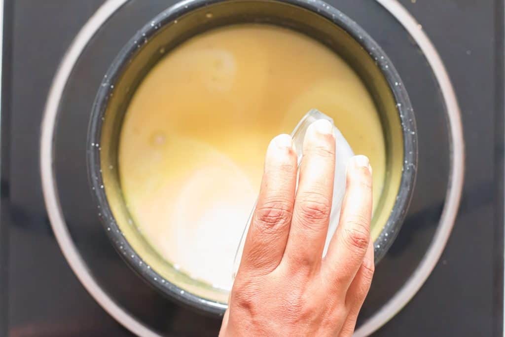  matlaging Parmesan hvitløk saus