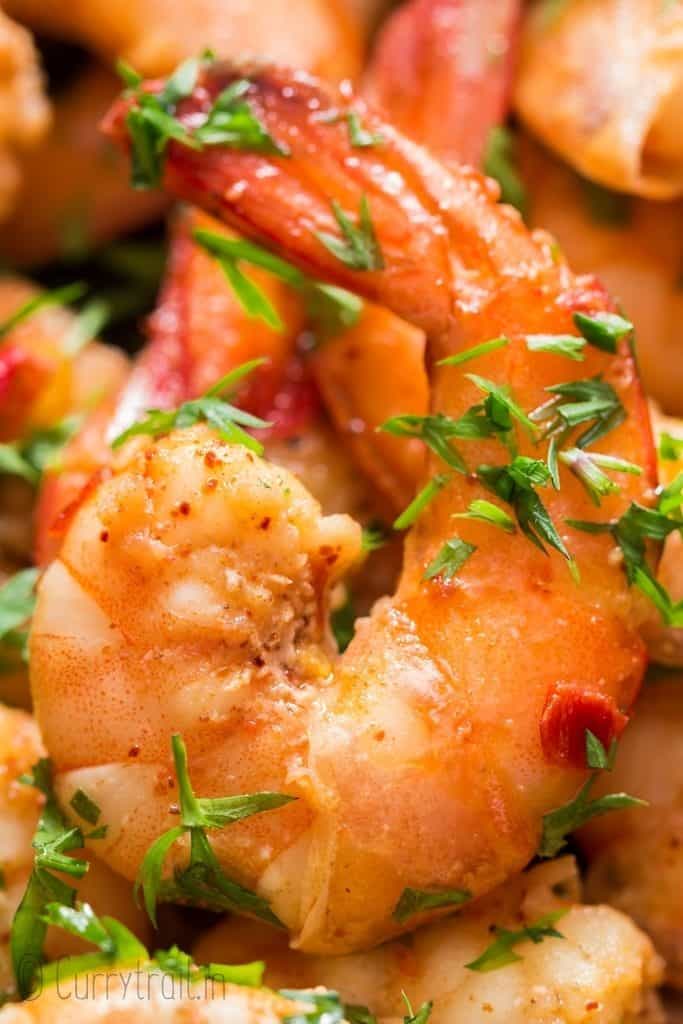 close up of lemon garlic butter shrimps