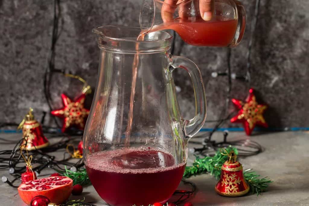 step by step picture on How to make Christmas punch