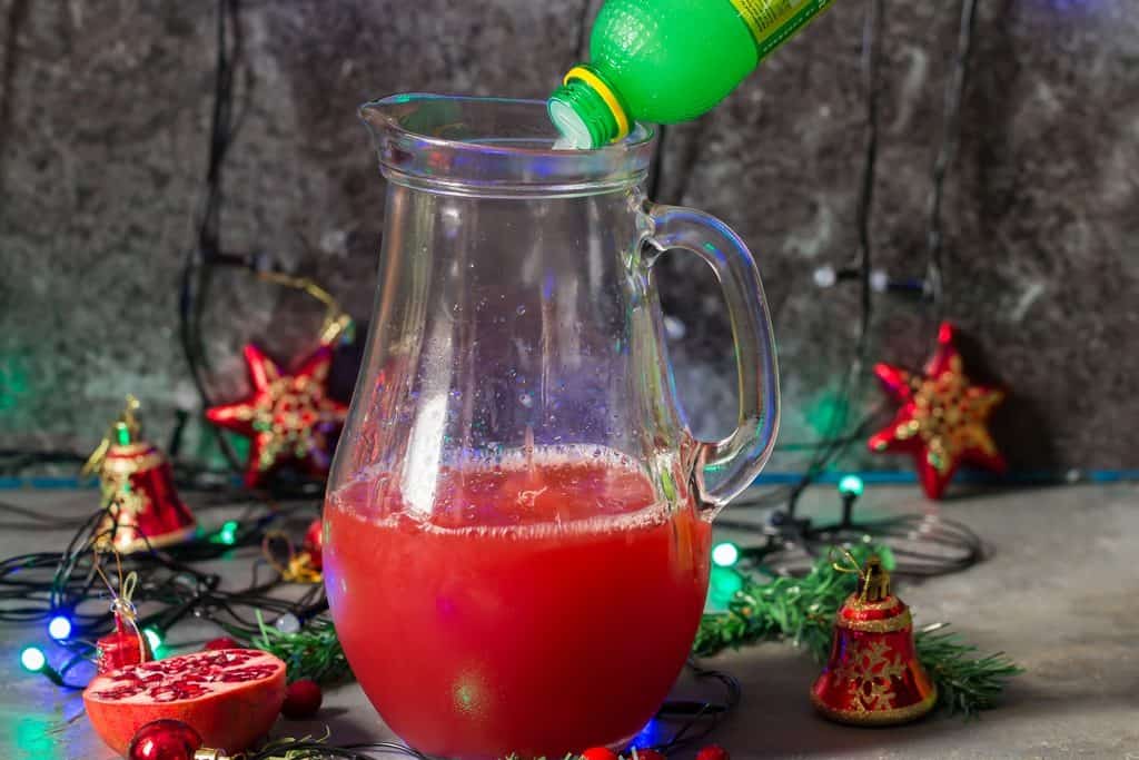 step by step picture on How to make Christmas punch