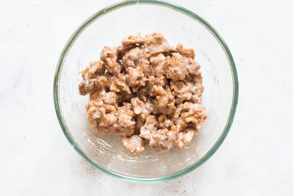 coating sugar to walnuts