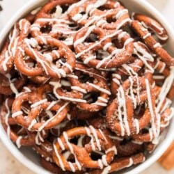 cinnamon sugar coated pretzels with white chocolate drizzle