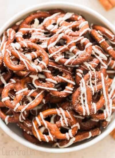 cinnamon sugar coated pretzels with white chocolate drizzle
