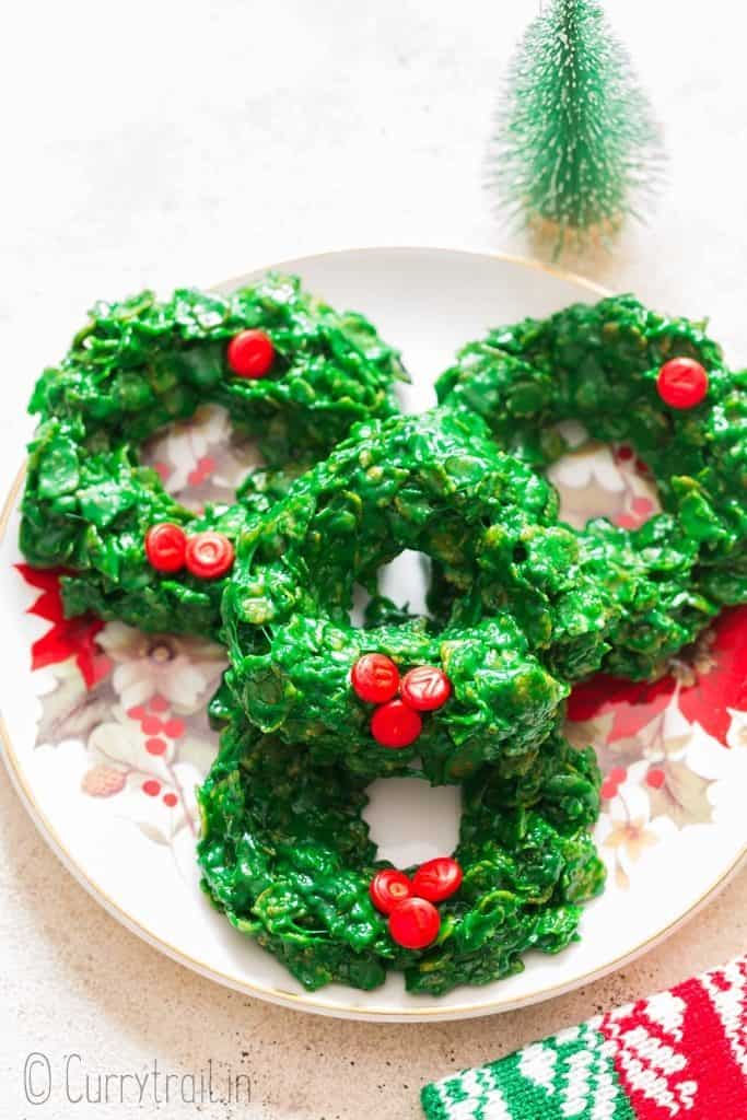 No-Bake Christmas Wreath Cookies {w/cornflakes cereal} - CurryTrail