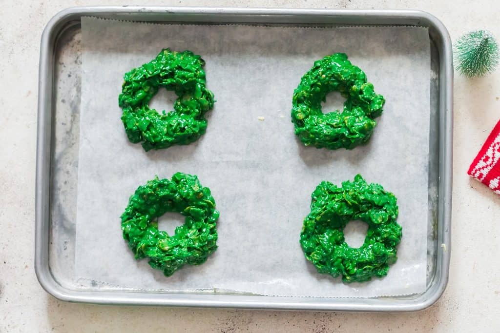 shaping cornflakes wreath cookies