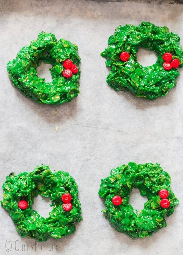 Christmas wreath cookies made of cornflakes