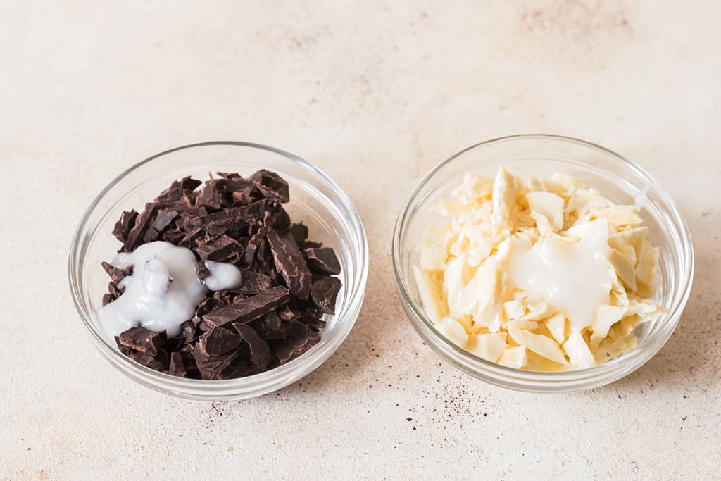 melting chocolate in microwave.