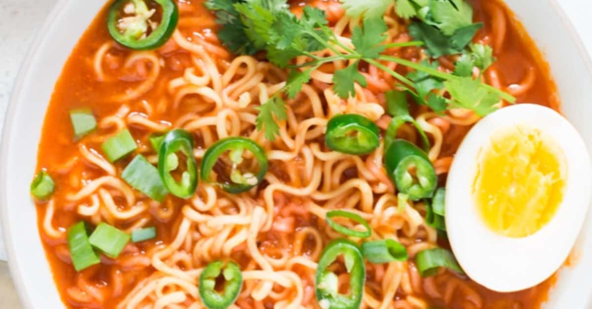 Sriracha Spicy Ramen Noodles Soup With Recipe Video Currytrail Sriracha Spicy Ramen Noodles Soup With Recipe Video Currytrail