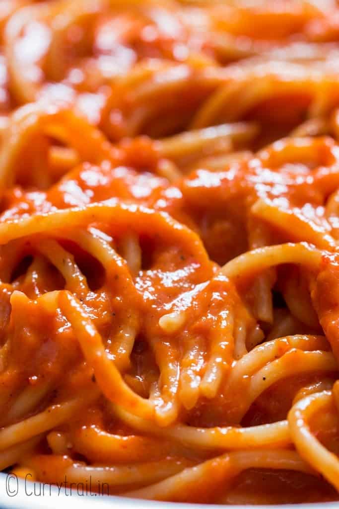 roasted red bell pepper pasta in skillet