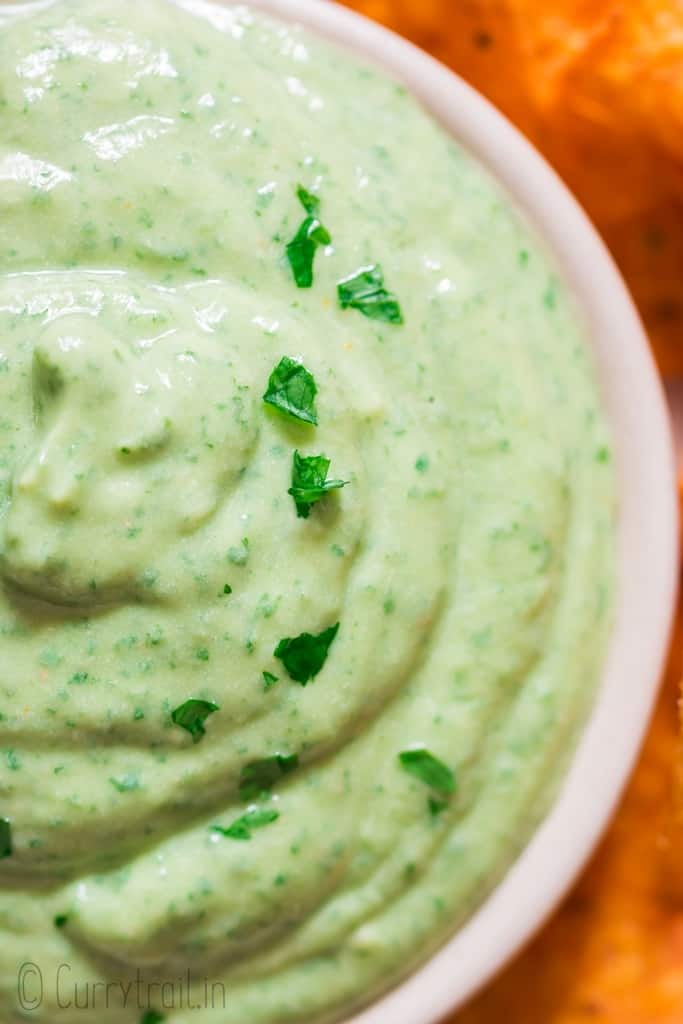 creamy 5 minutes avocado dip served with nachos