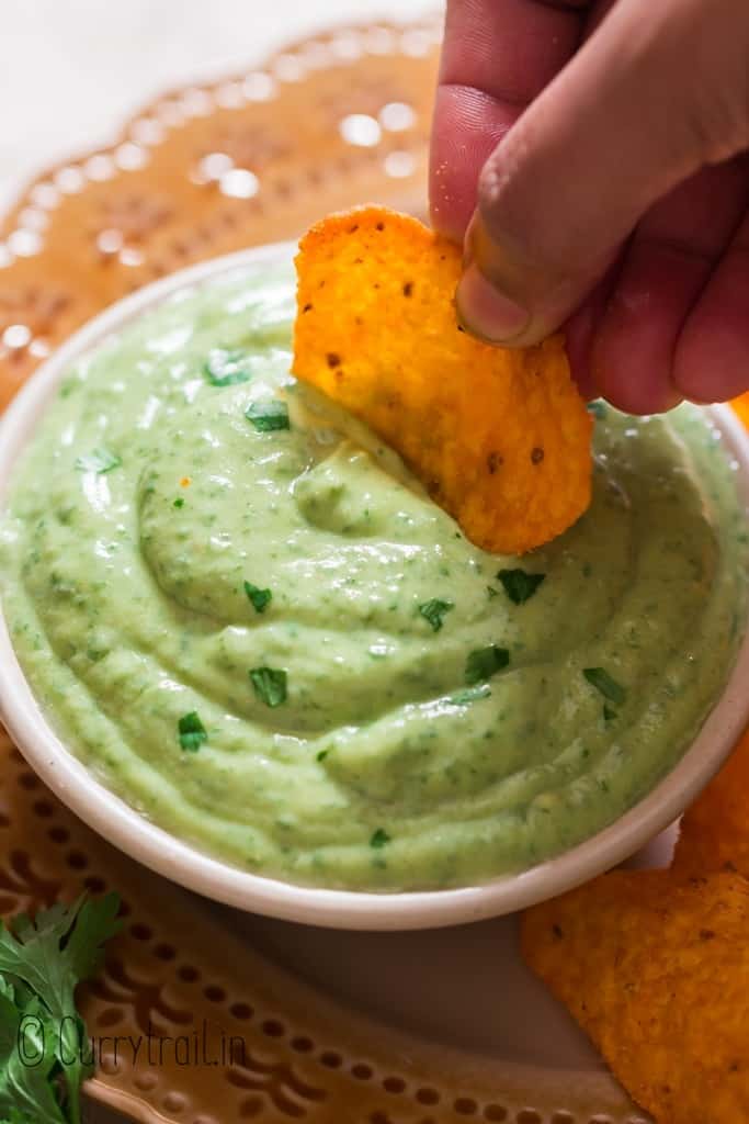 creamy 5 minutes avocado dip served with nachos