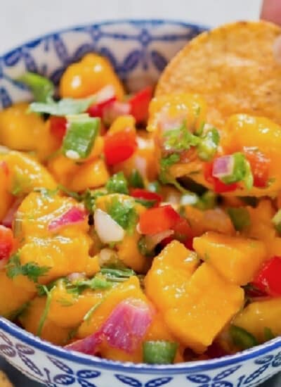 salsa made with fresh mango with nachos.