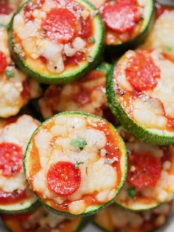 zucchini bite-size pizza on a plate.
