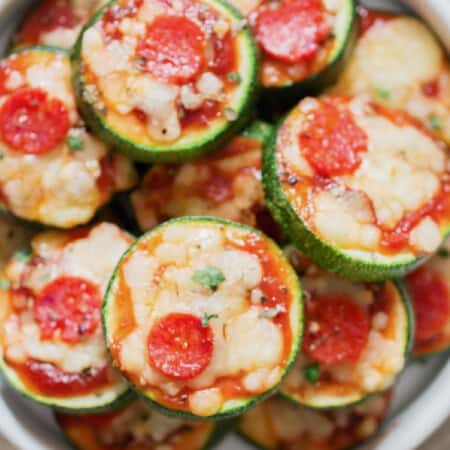 zucchini bite-size pizza on a plate.