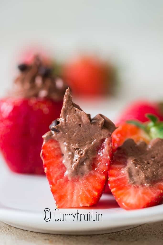 sliced strawberries with chocolate cheesecake stuffing