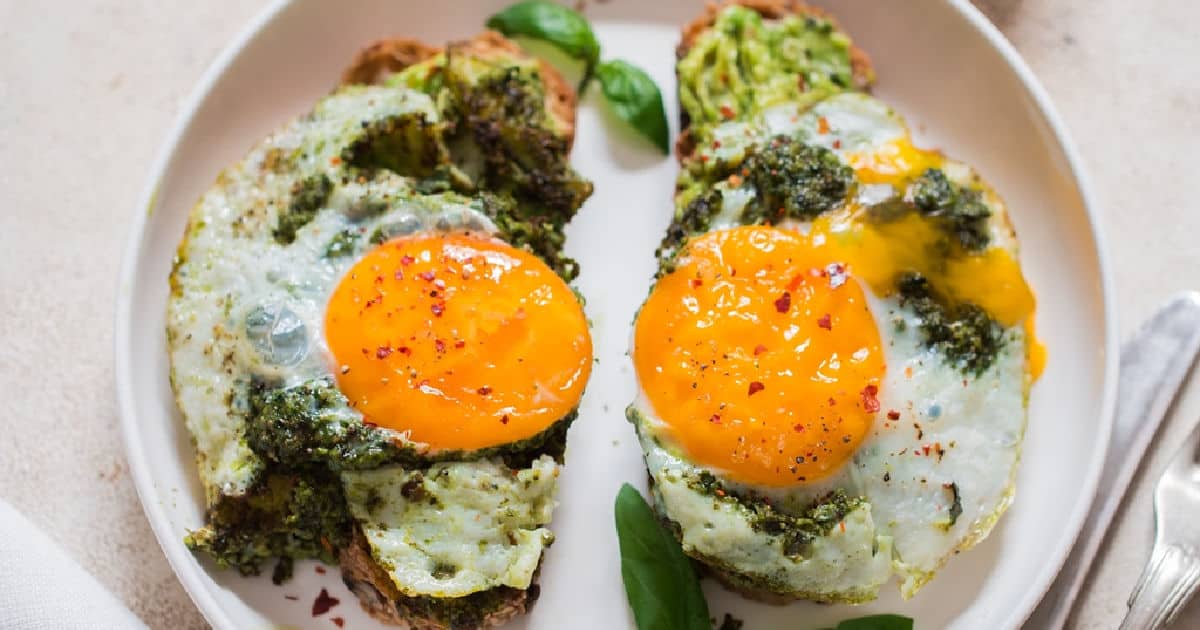 Pesto Eggs On Avocado Toast (breakfast food trend) Curry Trail